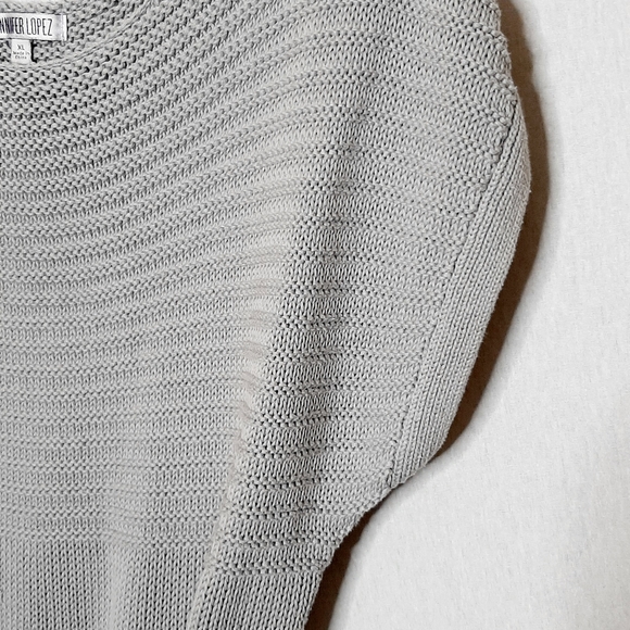 Jennifer Lopez sweater - Picture 6 of 10